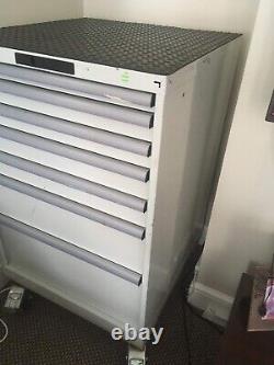 Metal tool chest with drawers