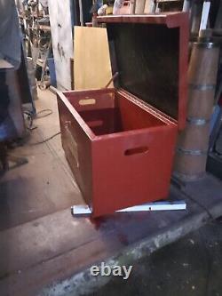 Van vault tool box length 3ft width 22in height 19in in used condition has 2 key
