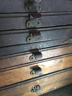 Cabinet d'outils d'ingénieurs et de fabricants d'outils en bois vintage avec 9 tiroirs