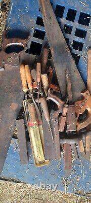 Coffre à outils de menuisier antique en pin et acajou avec outils