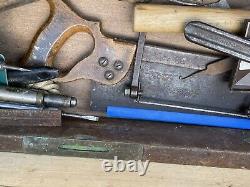 Coffret D'outils De Menuiseries Anciennes Et Vintage Plein D'outils Vintage