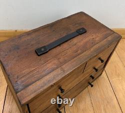 Coffret de collectionneur en bois vintage pour outils d'ingénieurs et de fabricants de boîtes à tiroirs.