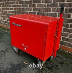 RARE Snap On Tools 26 Mobile Dog Box Tool Box Rolling Road Chest Cart + TOOLS <br/> 	 
  <br/> 

Les outils Snap On 26 Mobile Dog Box Tool Box Rolling Road Chest Cart + OUTILS RARE