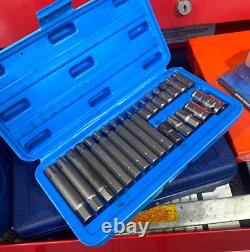RARE Snap On Tools 26 Mobile Dog Box Tool Box Rolling Road Chest Cart + TOOLS <br/>	 <br/>Les outils Snap On 26 Mobile Dog Box Tool Box Rolling Road Chest Cart + OUTILS RARE